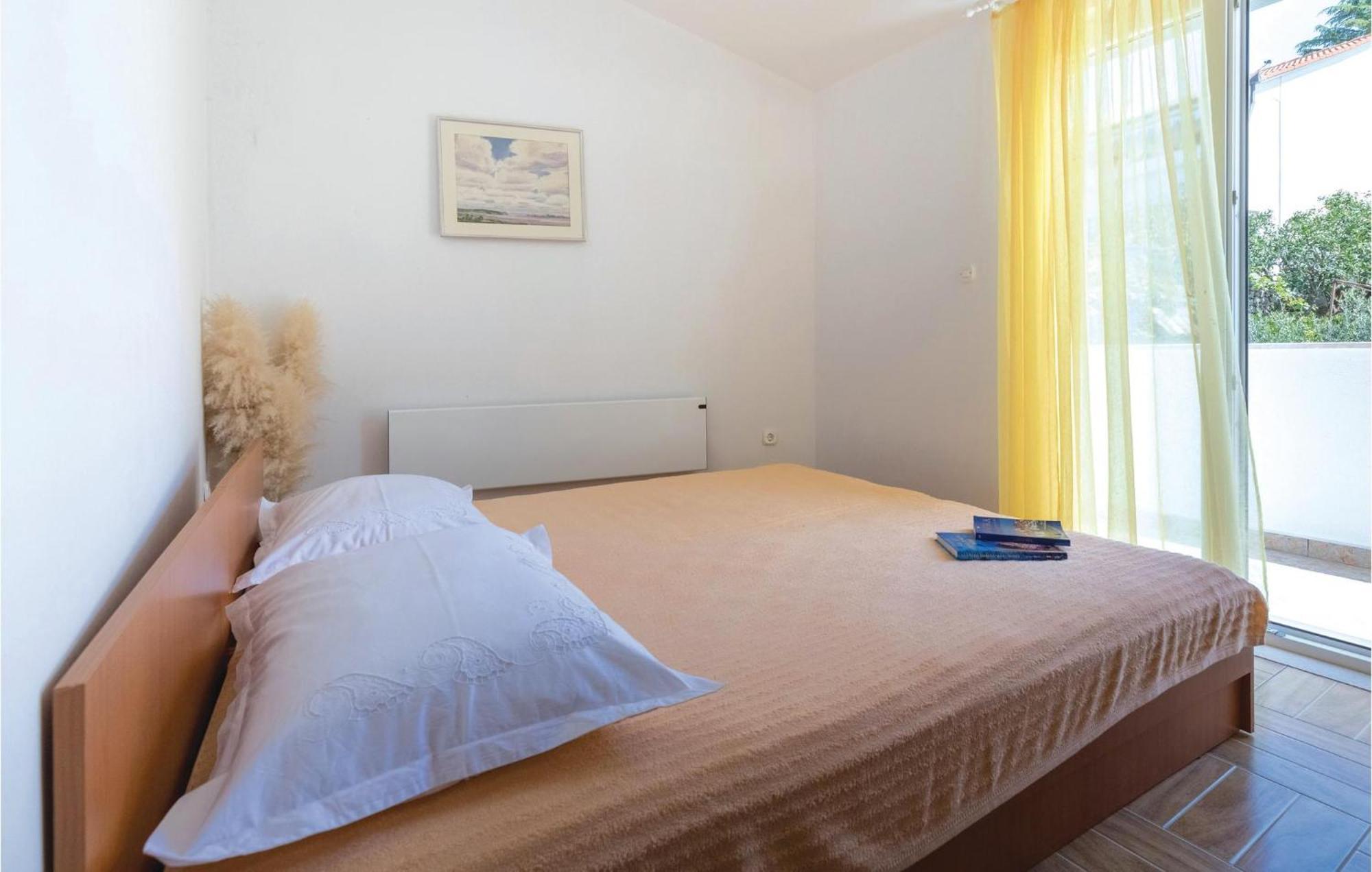 2 Bedroom Lovely Apartment In Komarna Клек Екстер'єр фото