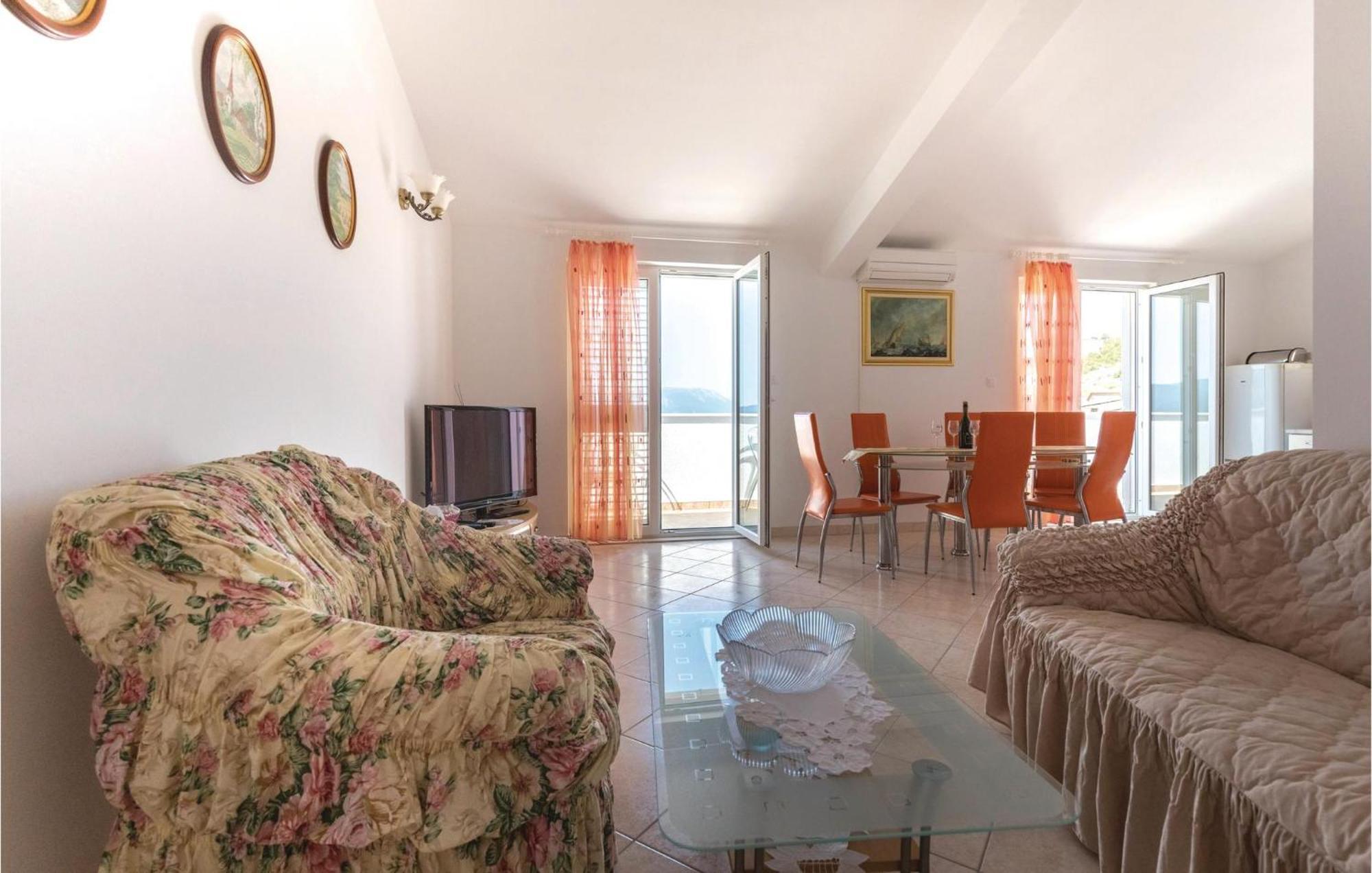2 Bedroom Lovely Apartment In Komarna Клек Екстер'єр фото
